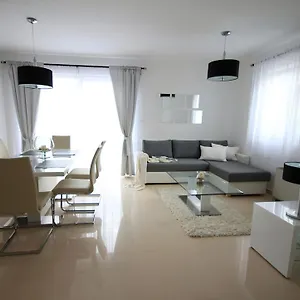 Mantinela Apartman